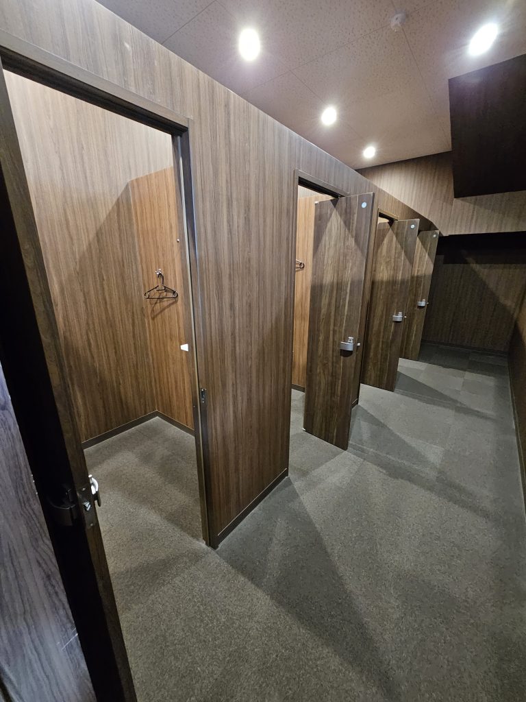 スタッフ常駐時間外更衣室