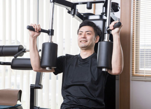 大胸筋の筋トレ方法を紹介!自重トレーニングや器具を使った方法も!