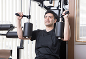 大胸筋の筋トレ方法を紹介！自重トレーニングや器具を使った方法も！