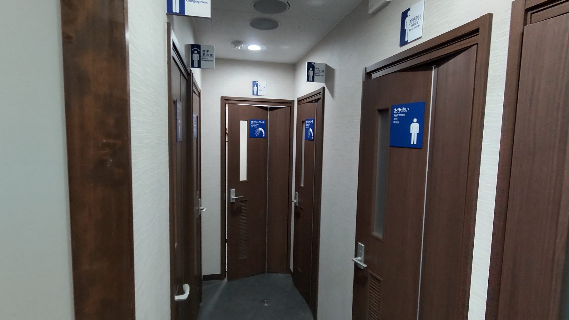 男性更衣室