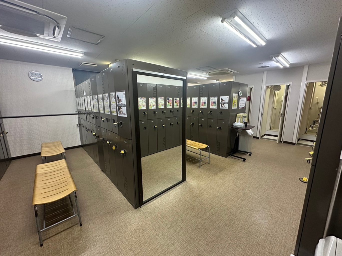無料鍵付きロッカー